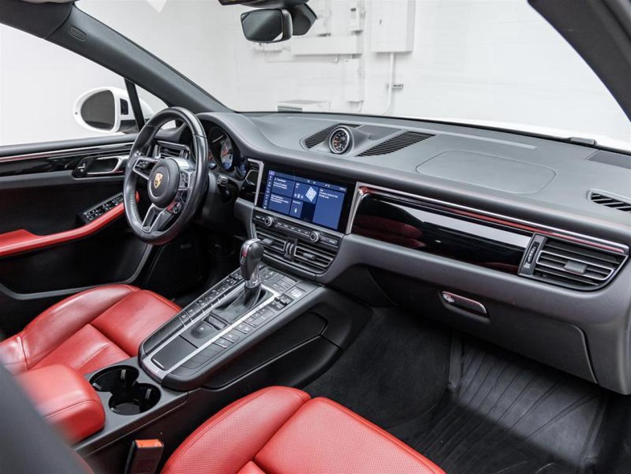 2021 Porsche Macan  Photo