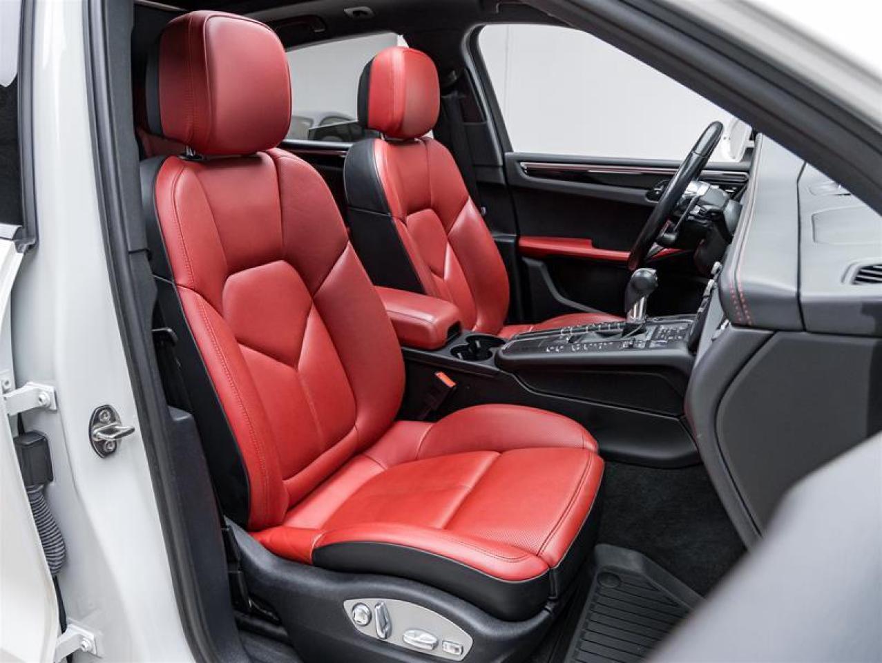 2021 Porsche Macan  Photo