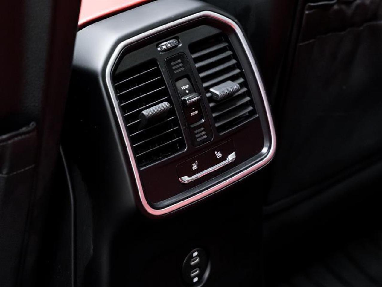 2021 Porsche Macan  Photo