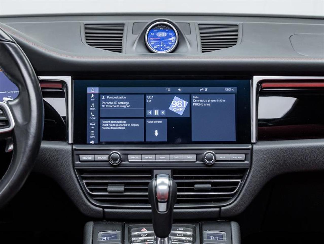 2021 Porsche Macan  Photo