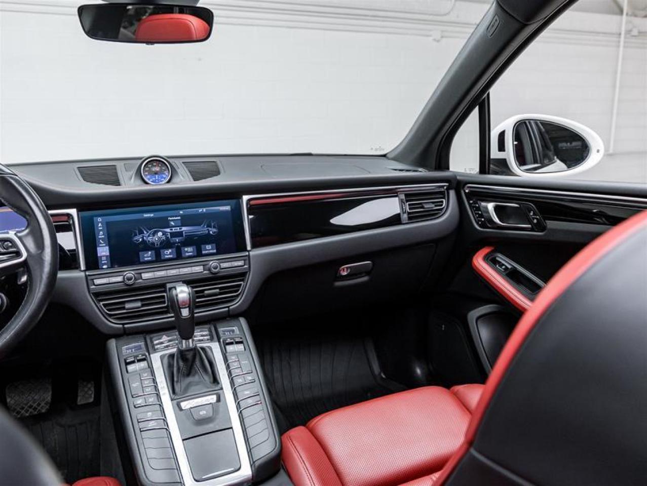 2021 Porsche Macan  Photo