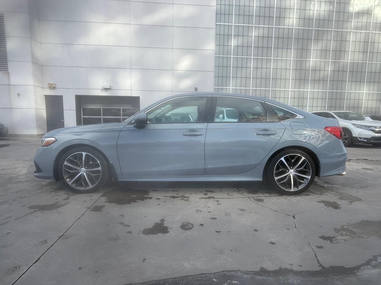 2022 Honda Civic Touring 4dr Sedan Photo3