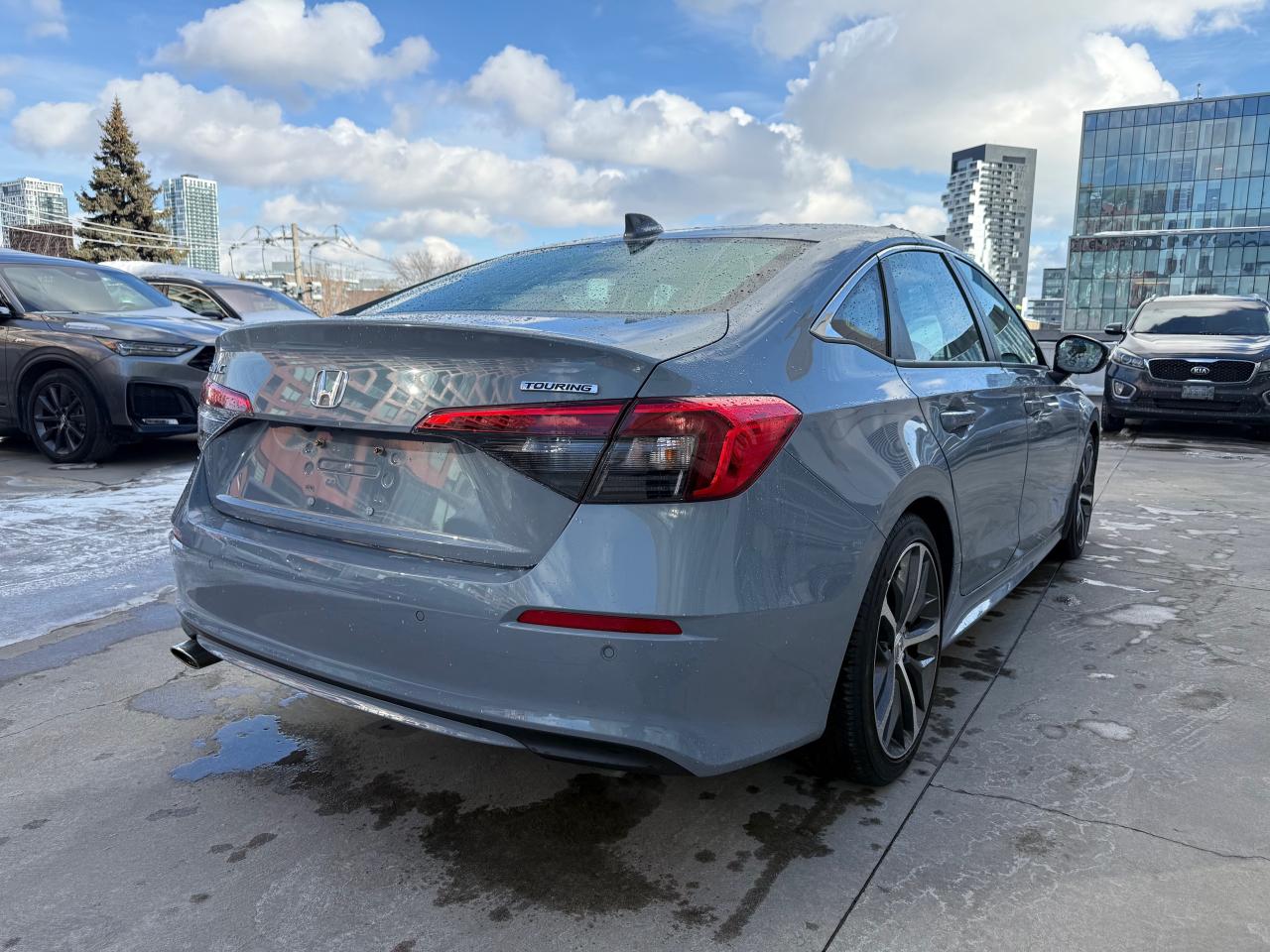 2022 Honda Civic Touring 4dr Sedan Photo