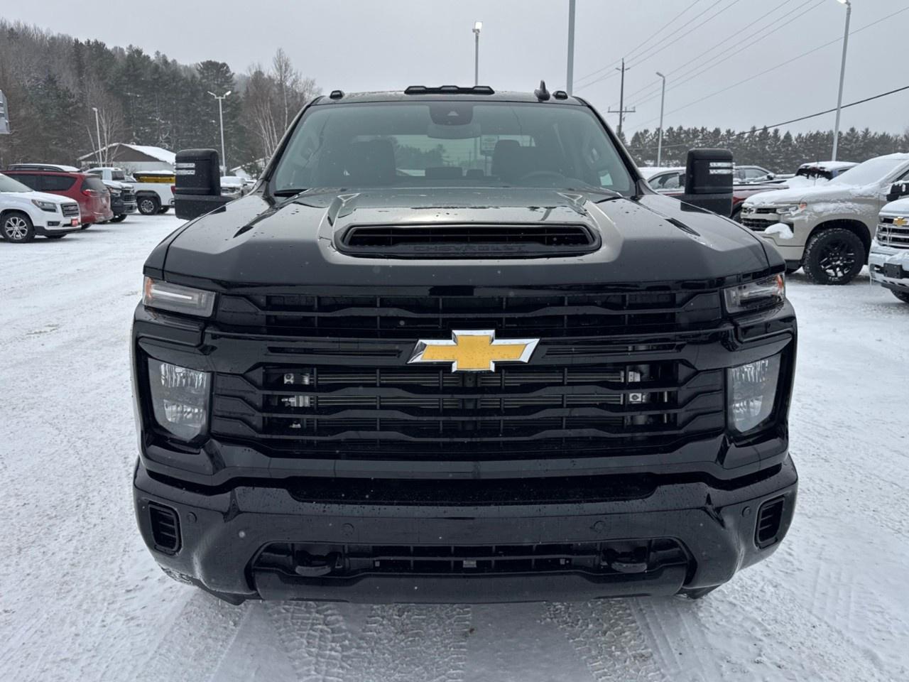 2026 Chevrolet SILVERADO 2500HD 4WD Crew Cab Standard Box Custom Photo