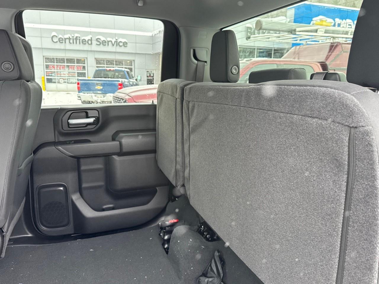 2026 Chevrolet SILVERADO 2500HD 4WD Crew Cab Standard Box Custom Photo