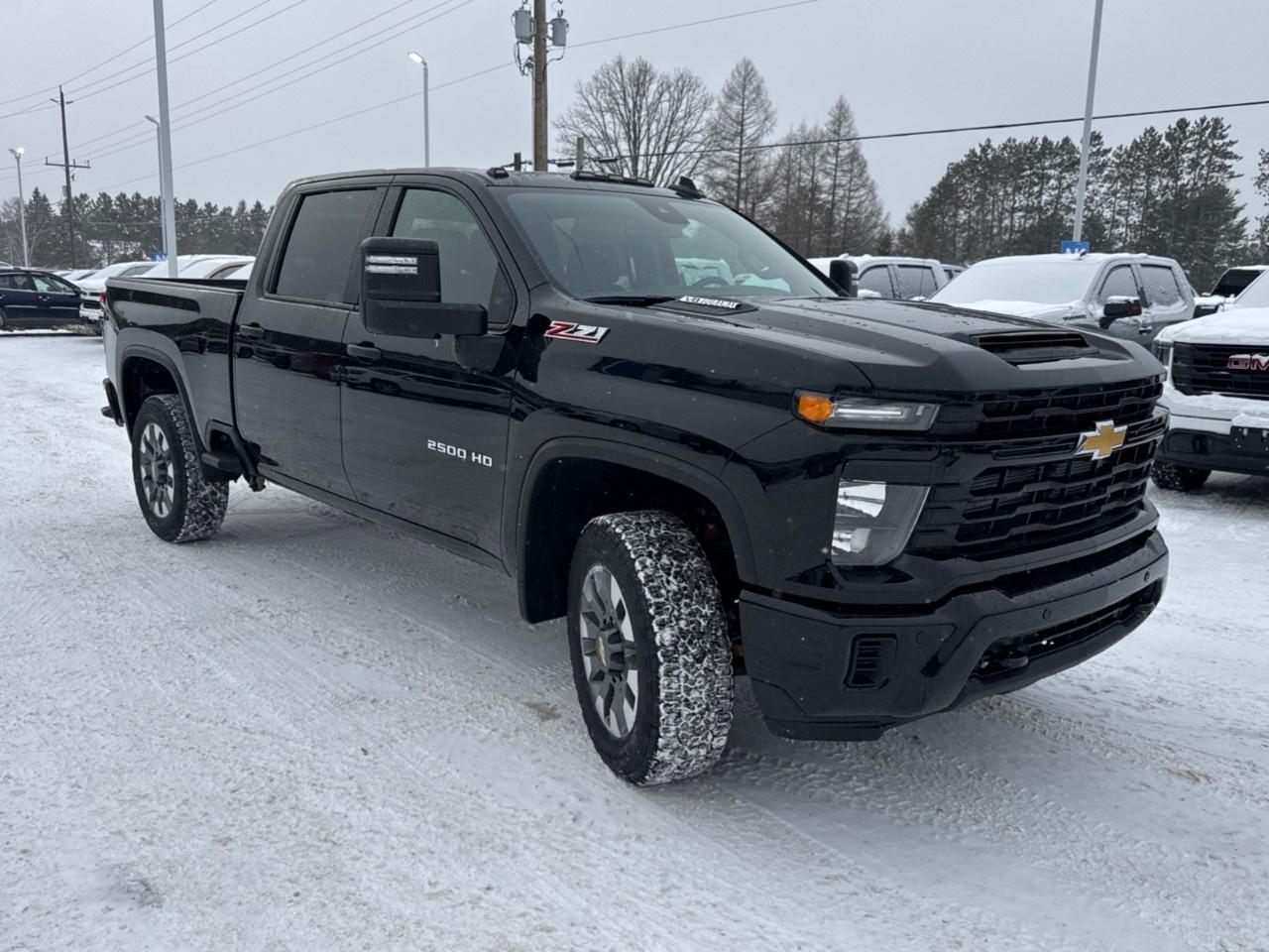 2026 Chevrolet SILVERADO 2500HD 4WD Crew Cab Standard Box Custom Photo2