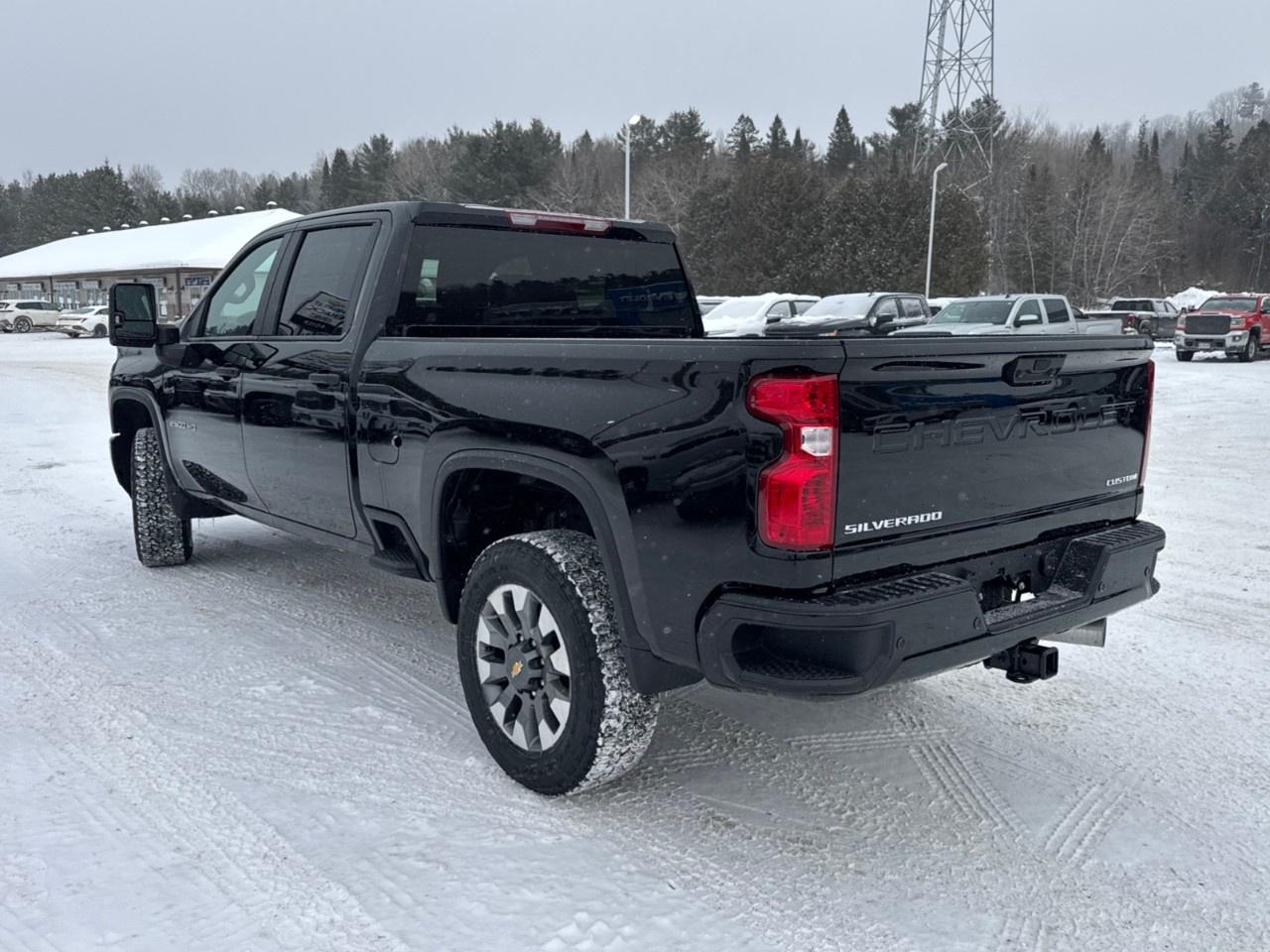 2026 Chevrolet SILVERADO 2500HD 4WD Crew Cab Standard Box Custom Photo