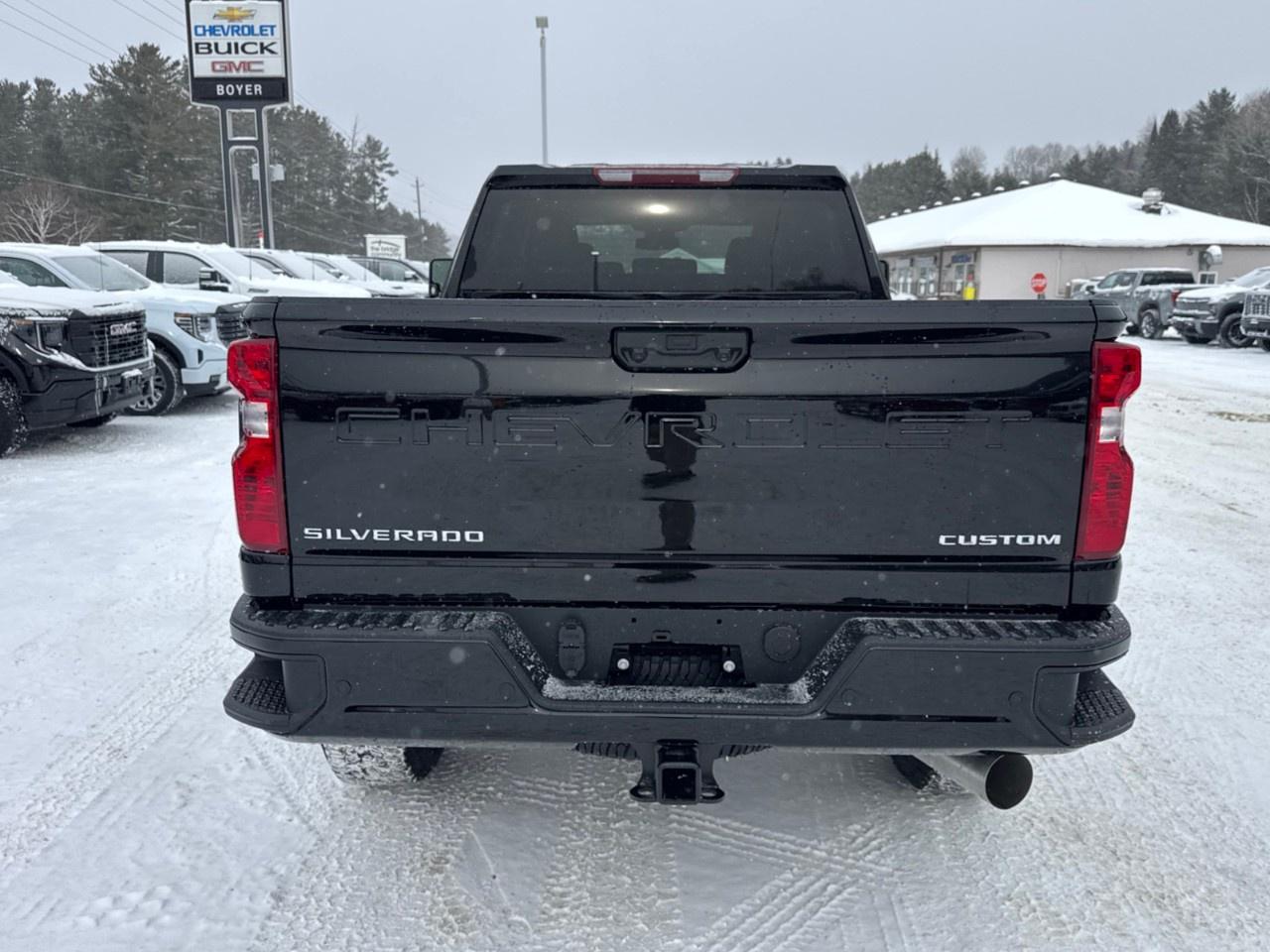 2026 Chevrolet SILVERADO 2500HD 4WD Crew Cab Standard Box Custom Photo