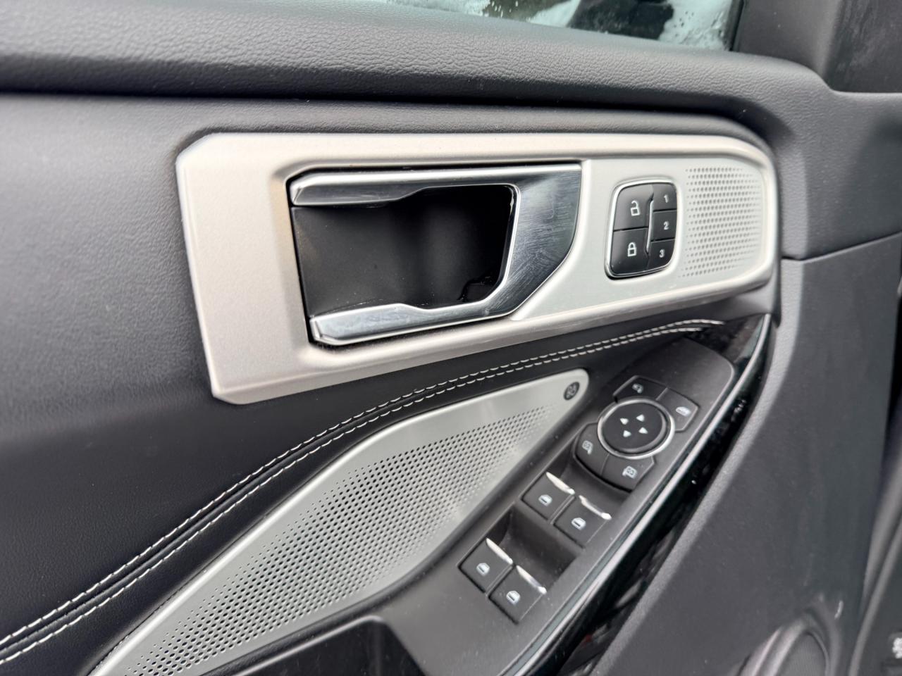 2022 Ford Explorer ST 4dr 4x4 Photo