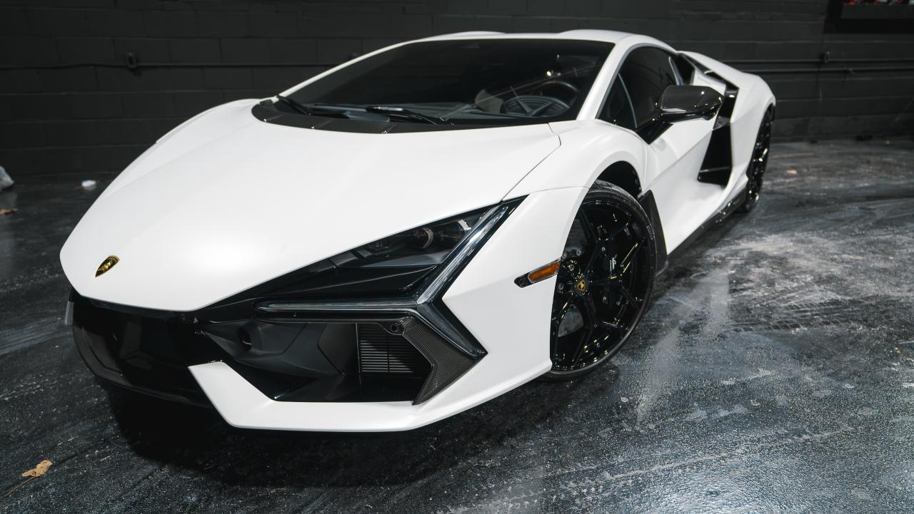 2025 Lamborghini Revuelto 1,001 horsepower Photo