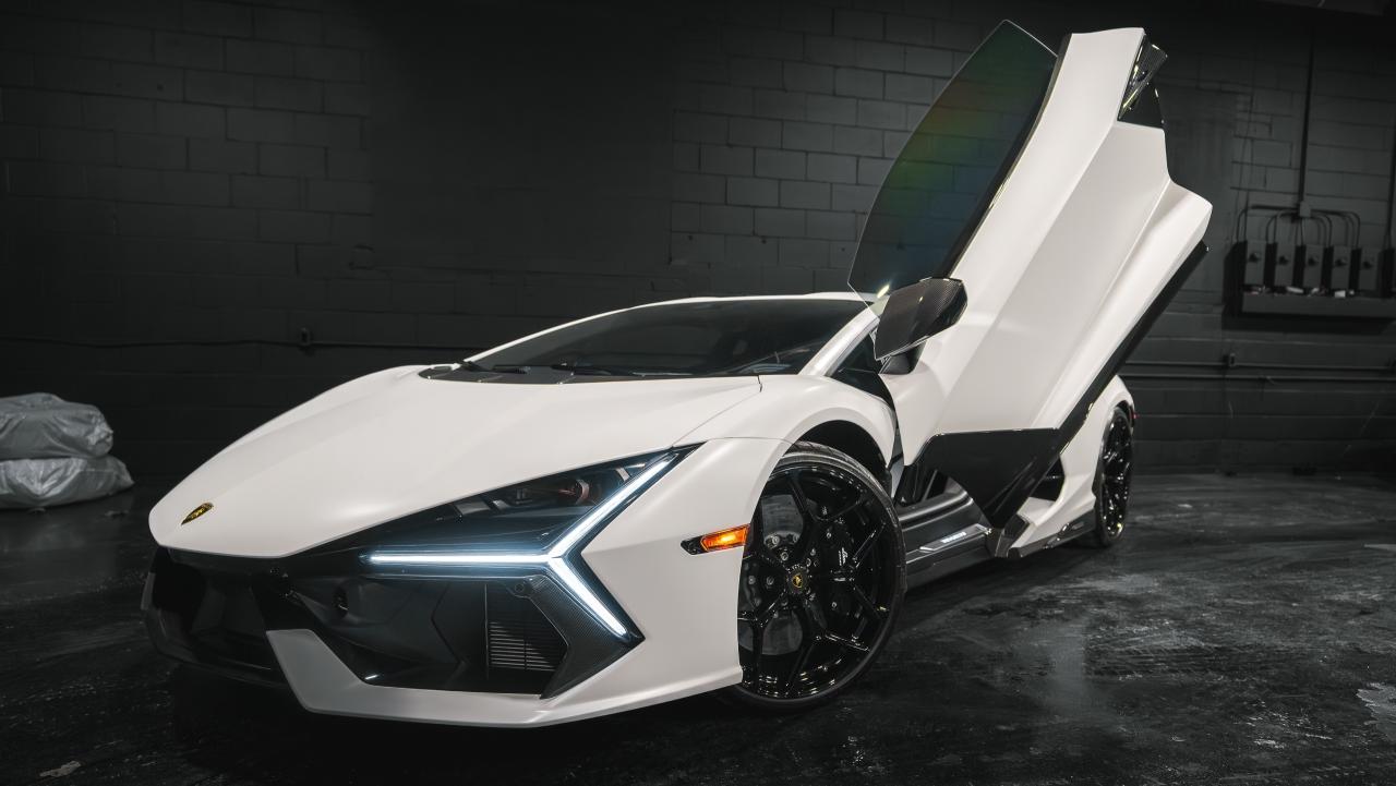 2025 Lamborghini Revuelto 1,001 horsepower Photo2