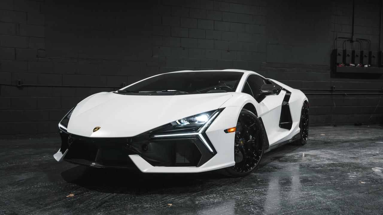 2025 Lamborghini Revuelto 1,001 horsepower Photo