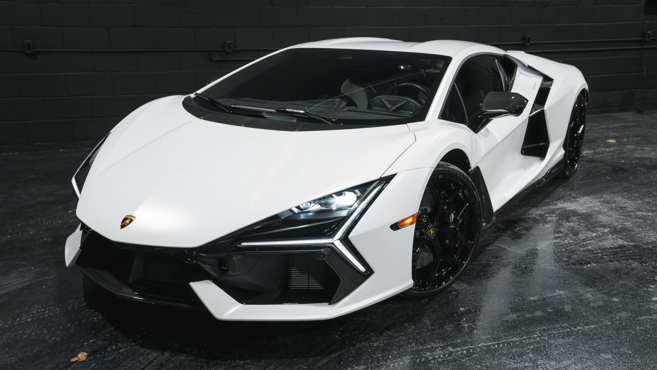 2025 Lamborghini Revuelto 1,001 horsepower Photo