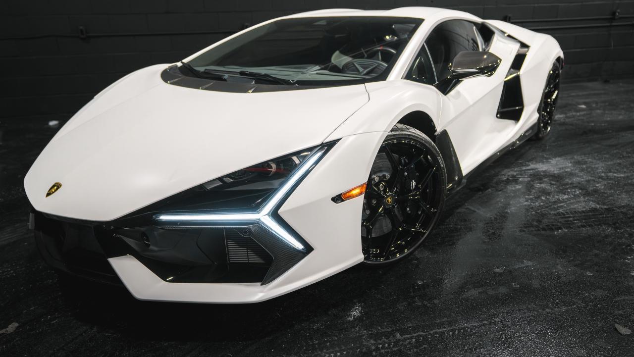 2025 Lamborghini Revuelto 1,001 horsepower Photo