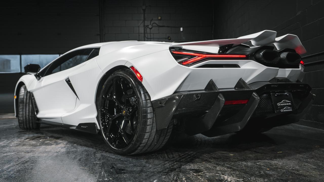 2025 Lamborghini Revuelto 1,001 horsepower Photo