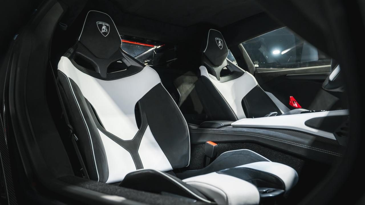 2025 Lamborghini Revuelto 1,001 horsepower Photo