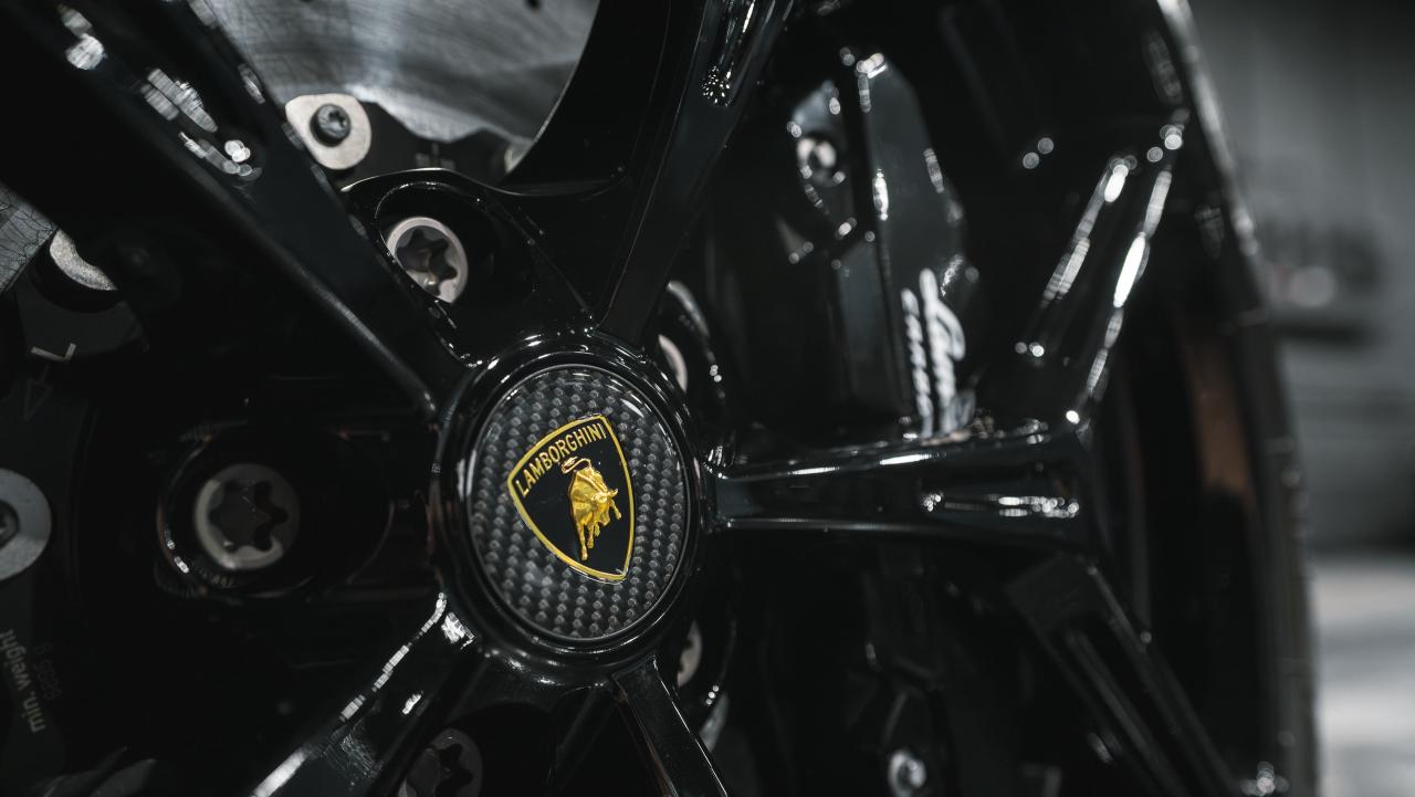 2025 Lamborghini Revuelto 1,001 horsepower Photo