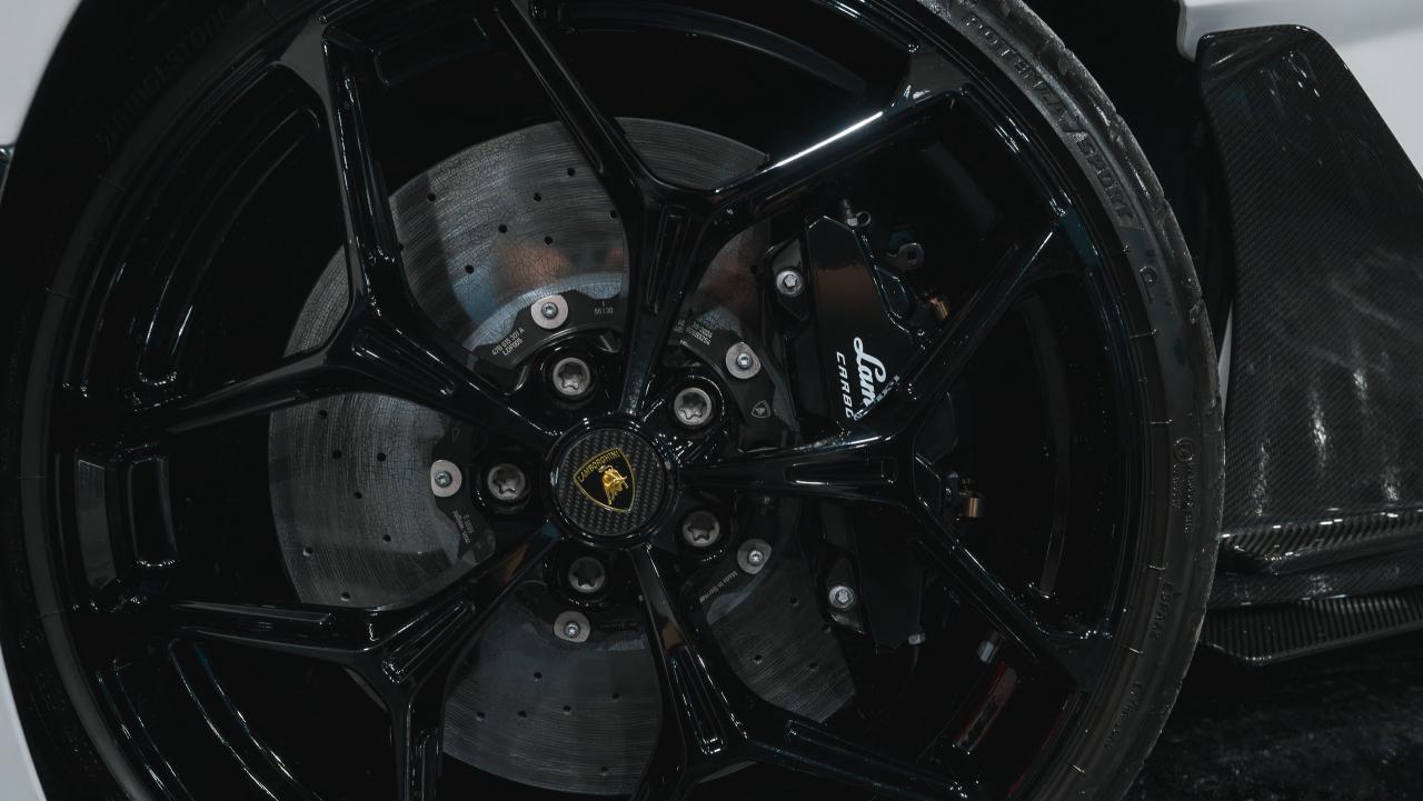 2025 Lamborghini Revuelto 1,001 horsepower Photo