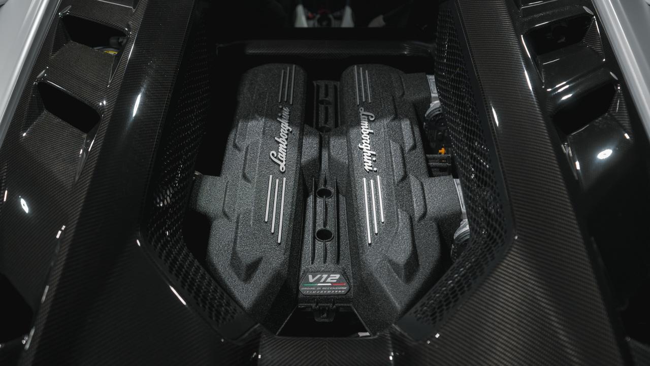 2025 Lamborghini Revuelto 1,001 horsepower Photo