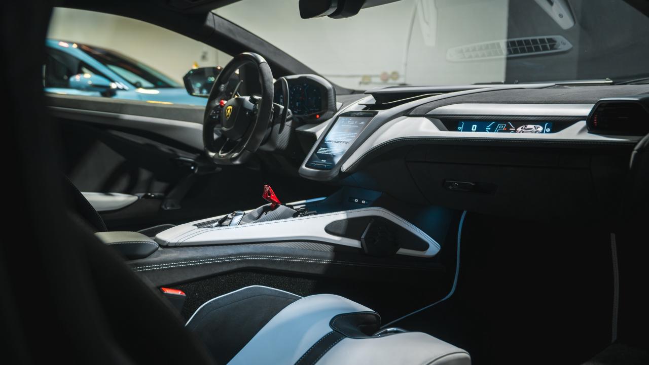 2025 Lamborghini Revuelto 1,001 horsepower Photo