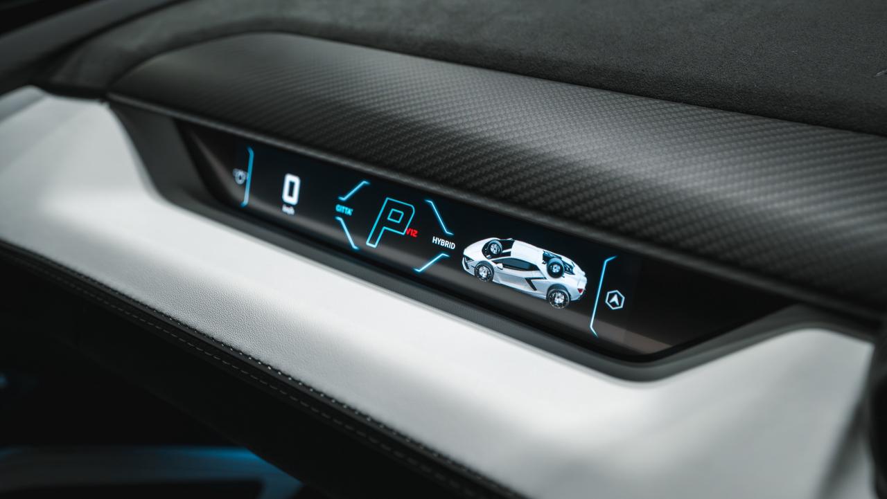 2025 Lamborghini Revuelto 1,001 horsepower Photo