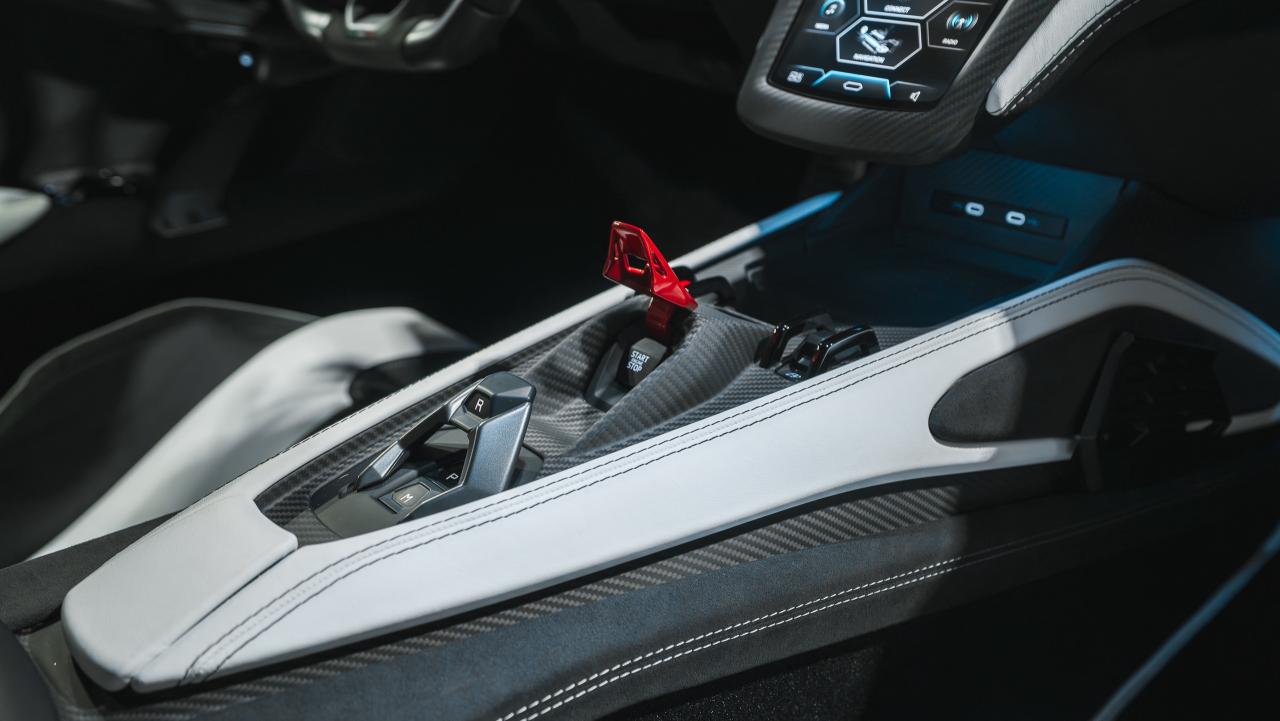 2025 Lamborghini Revuelto 1,001 horsepower Photo