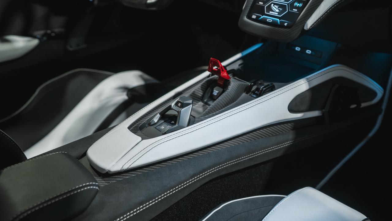 2025 Lamborghini Revuelto 1,001 horsepower Photo