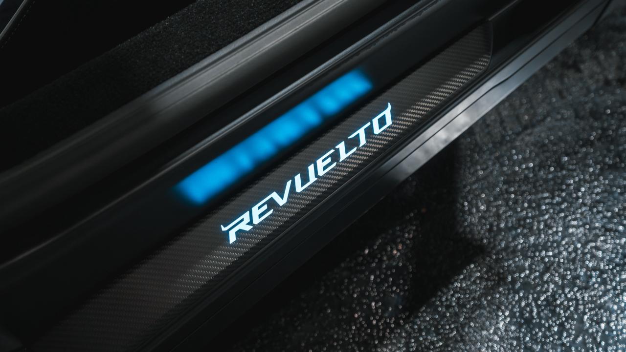 2025 Lamborghini Revuelto 1,001 horsepower Photo