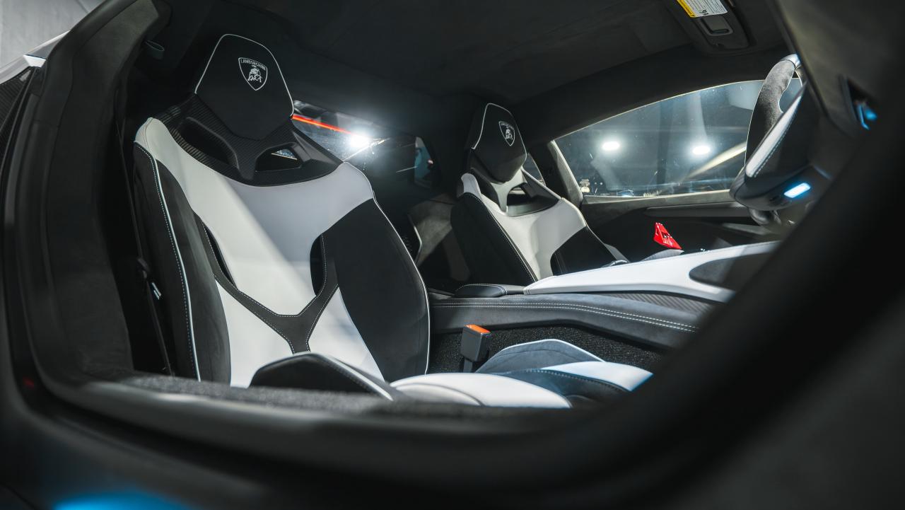 2025 Lamborghini Revuelto 1,001 horsepower Photo