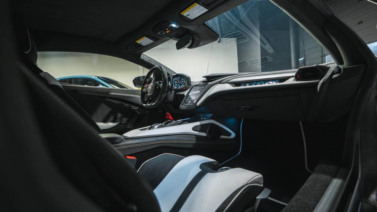 2025 Lamborghini Revuelto 1,001 horsepower Photo