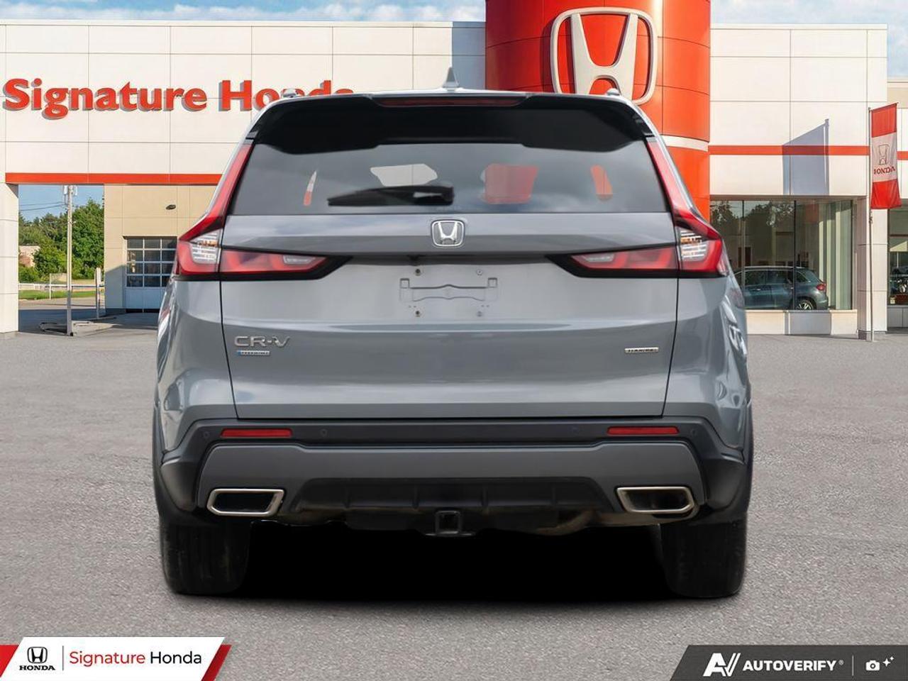 2023 Honda CR-V Hybrid Touring Photo4