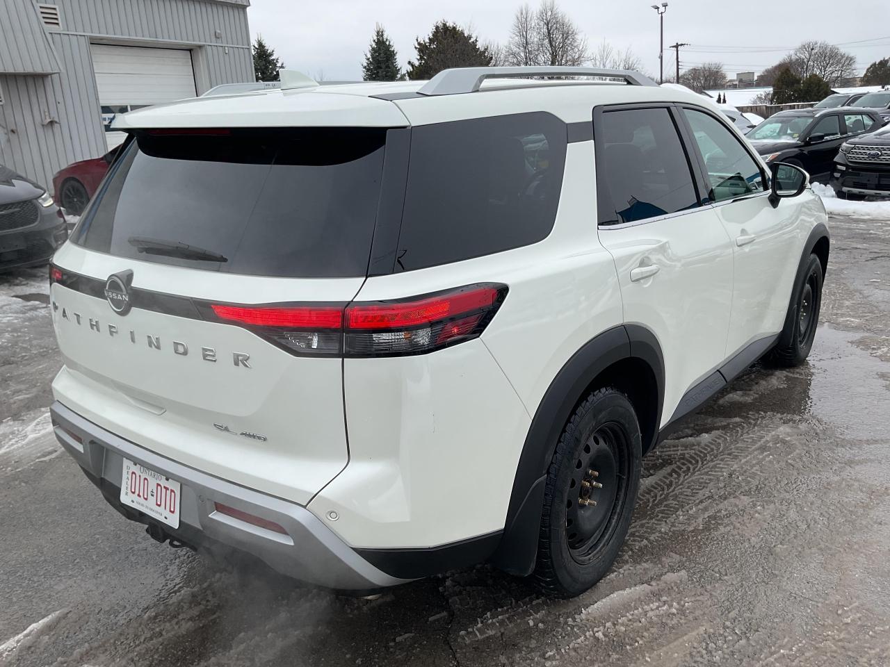 2023 Nissan Pathfinder SL 4dr 4x4 Photo2