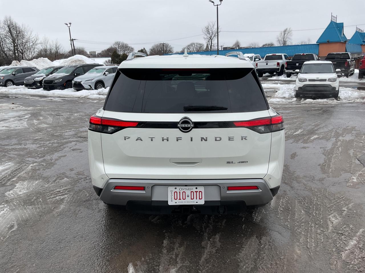 2023 Nissan Pathfinder SL 4dr 4x4 Photo