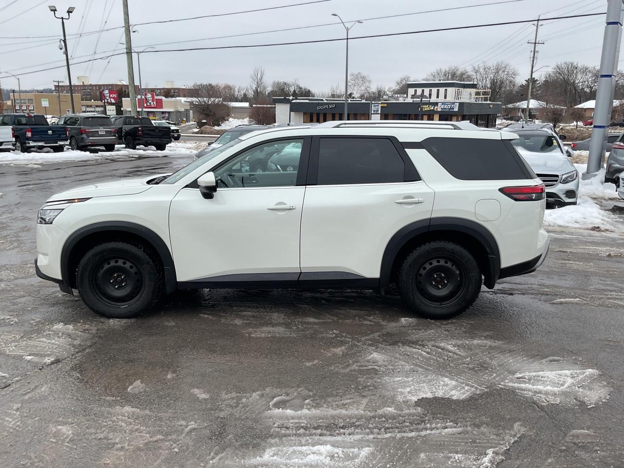 2023 Nissan Pathfinder SL 4dr 4x4 Photo