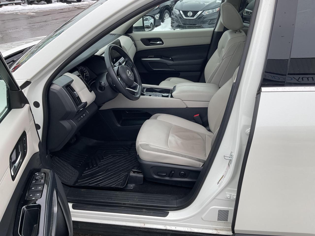 2023 Nissan Pathfinder SL 4dr 4x4 Photo