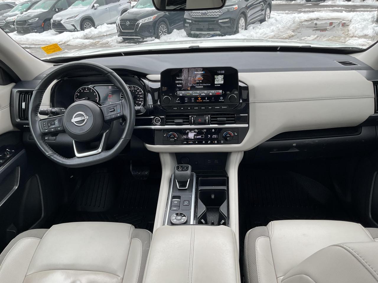 2023 Nissan Pathfinder SL 4dr 4x4 Photo