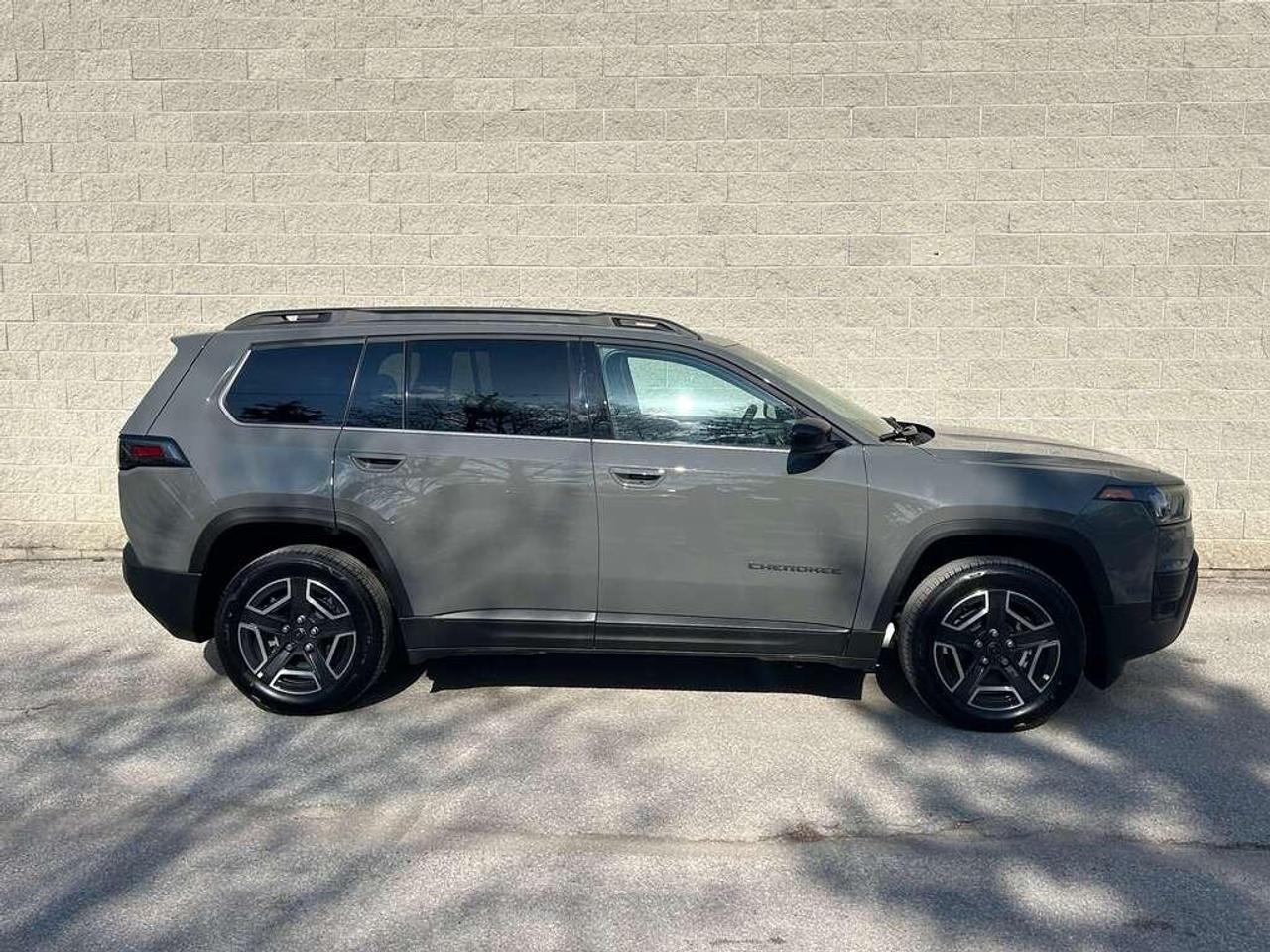 2026 Jeep Cherokee Laredo/Limited 4dr 4x4 Photo