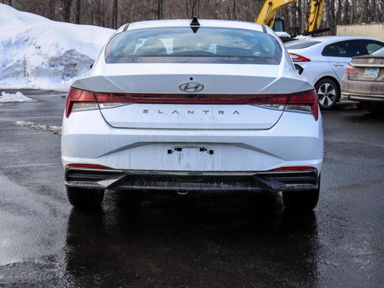 2023 Hyundai Elantra Luxury 4dr Sedan Photo3