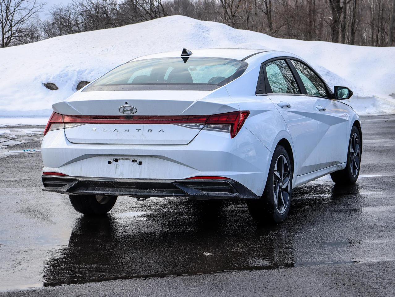 2023 Hyundai Elantra Luxury 4dr Sedan Photo
