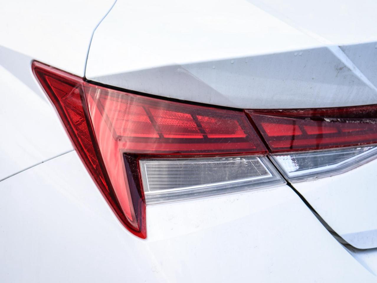2023 Hyundai Elantra Luxury 4dr Sedan Photo
