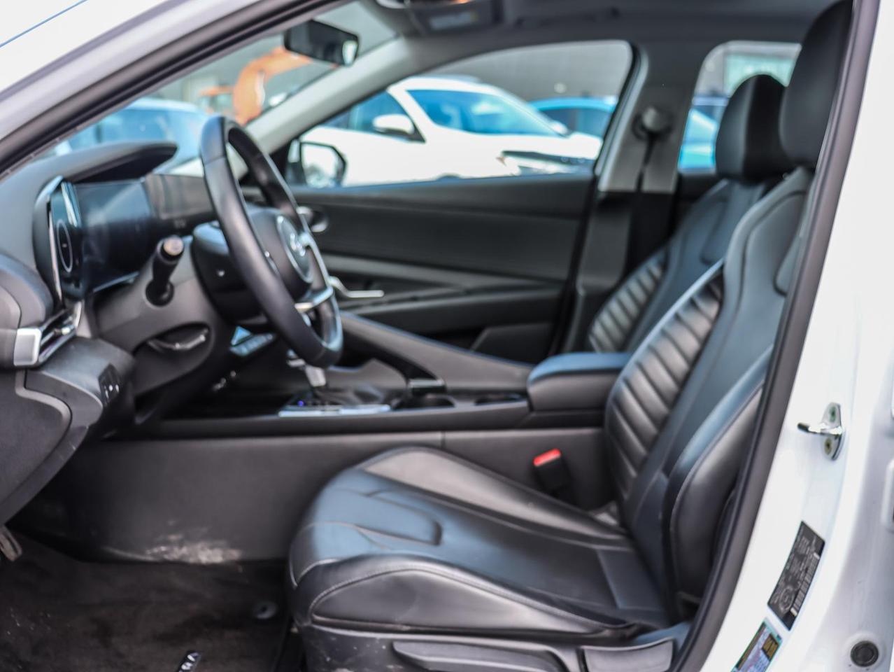 2023 Hyundai Elantra Luxury 4dr Sedan Photo