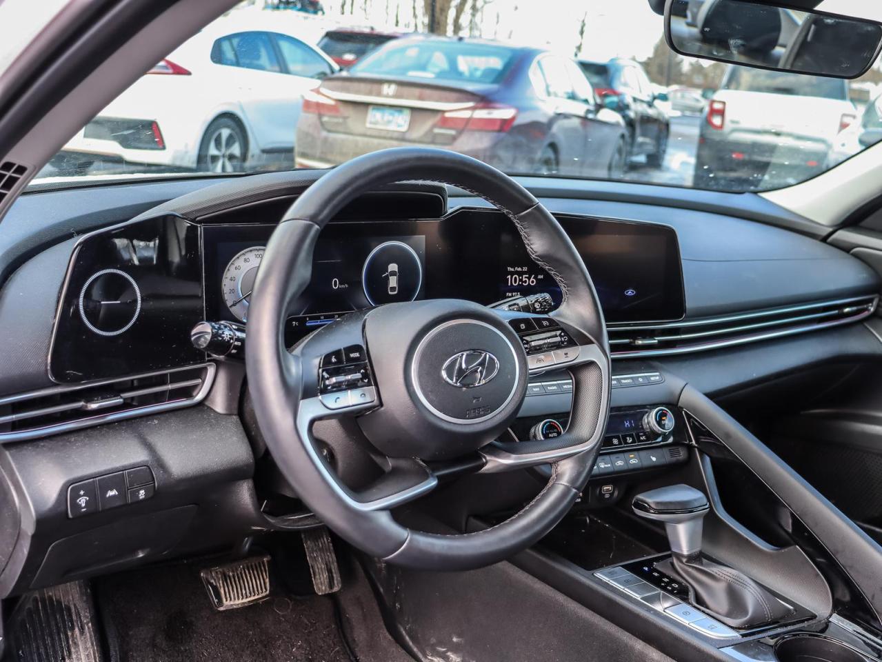 2023 Hyundai Elantra Luxury 4dr Sedan Photo