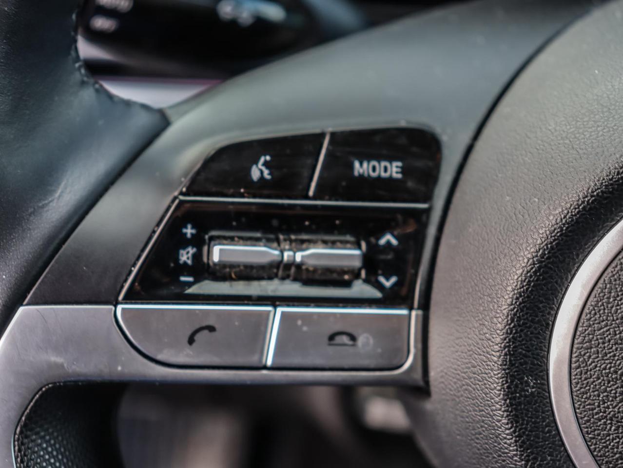 2023 Hyundai Elantra Luxury 4dr Sedan Photo
