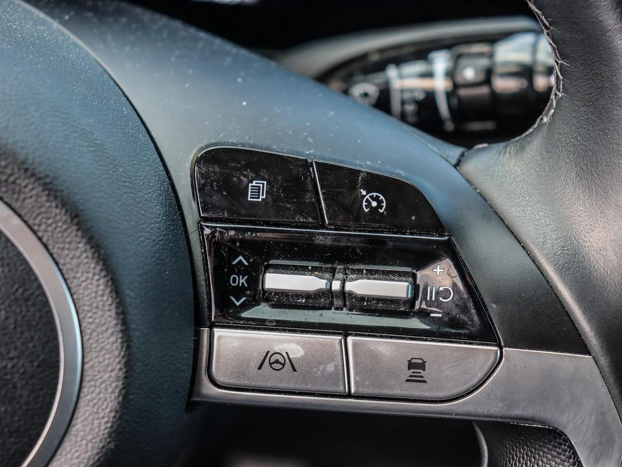 2023 Hyundai Elantra Luxury 4dr Sedan Photo