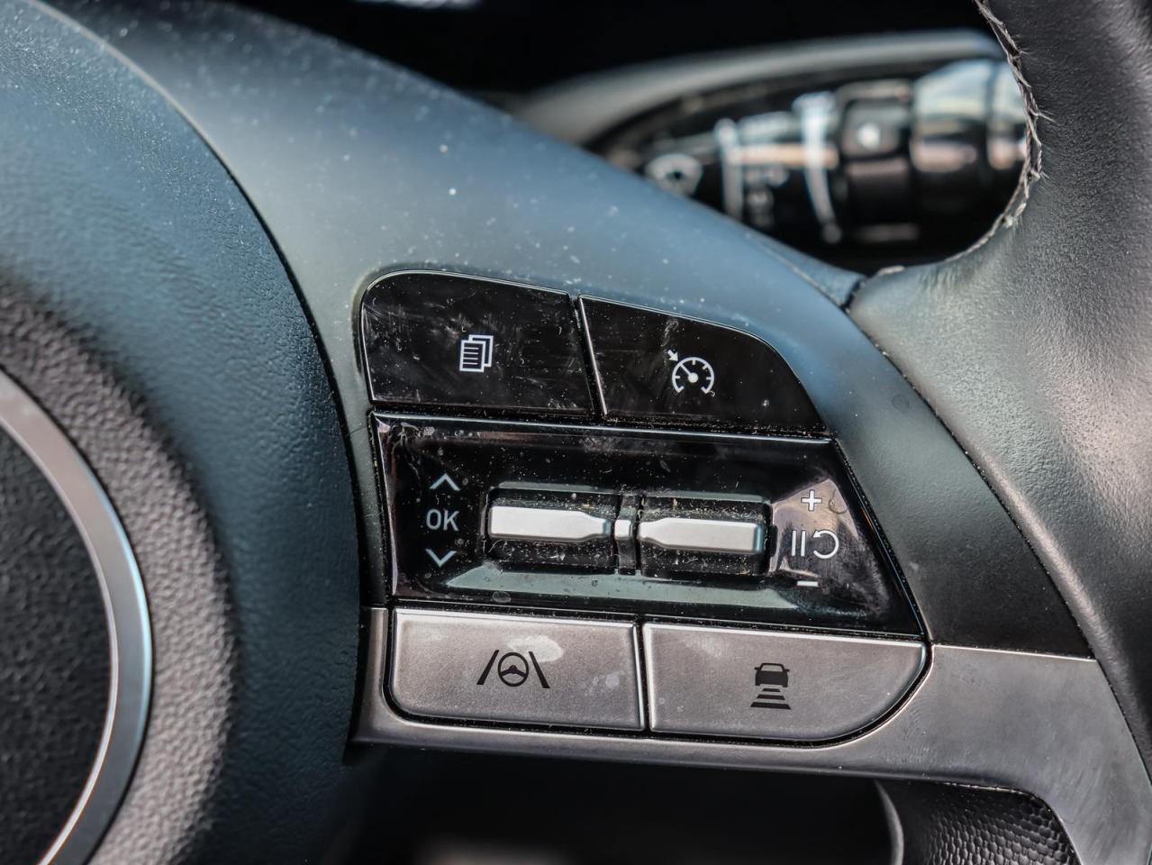 2023 Hyundai Elantra Luxury 4dr Sedan Photo