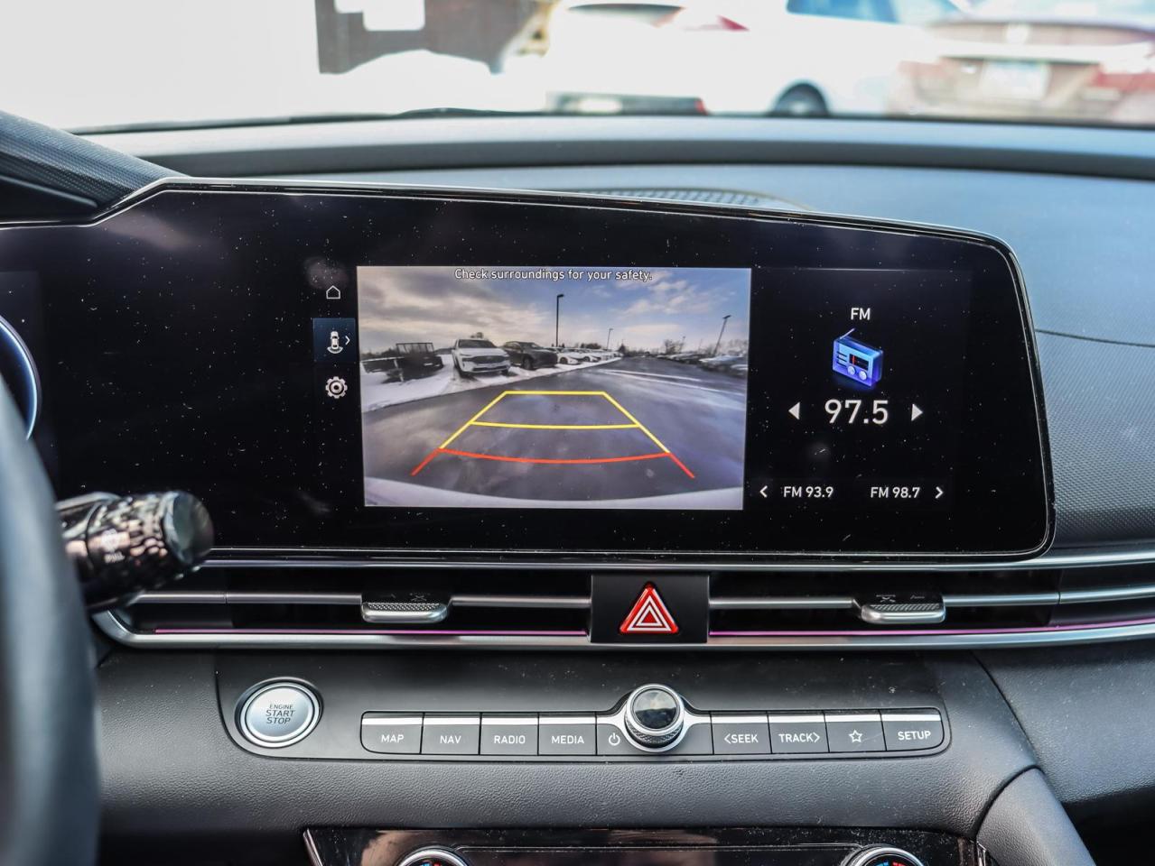 2023 Hyundai Elantra Luxury 4dr Sedan Photo