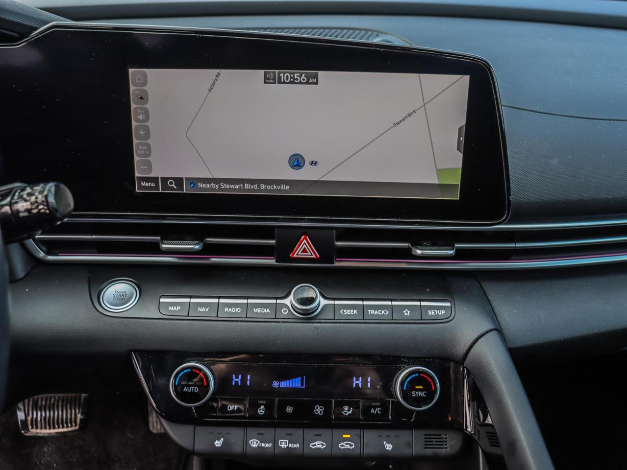 2023 Hyundai Elantra Luxury 4dr Sedan Photo