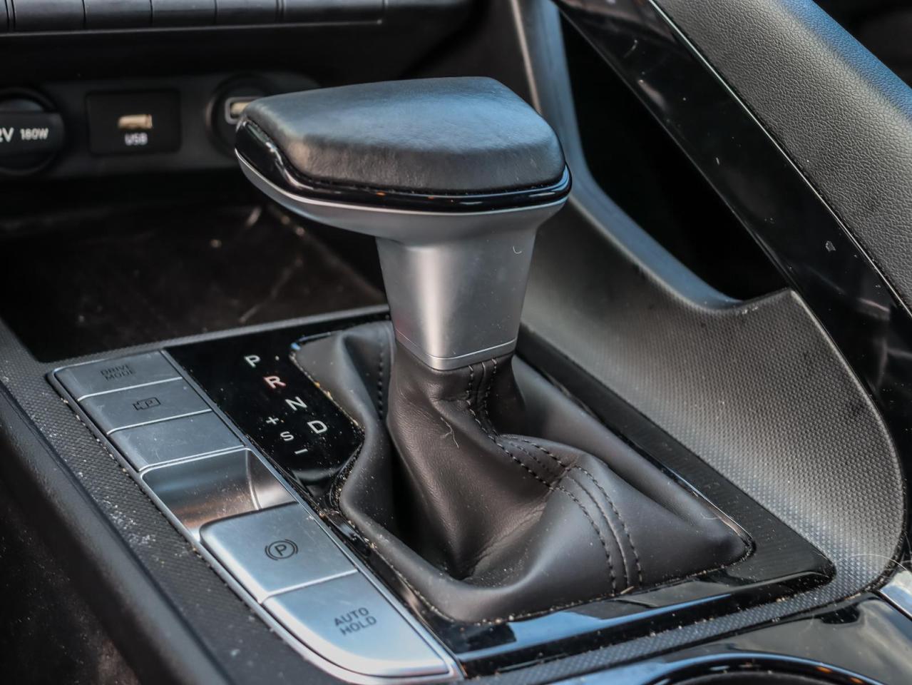 2023 Hyundai Elantra Luxury 4dr Sedan Photo