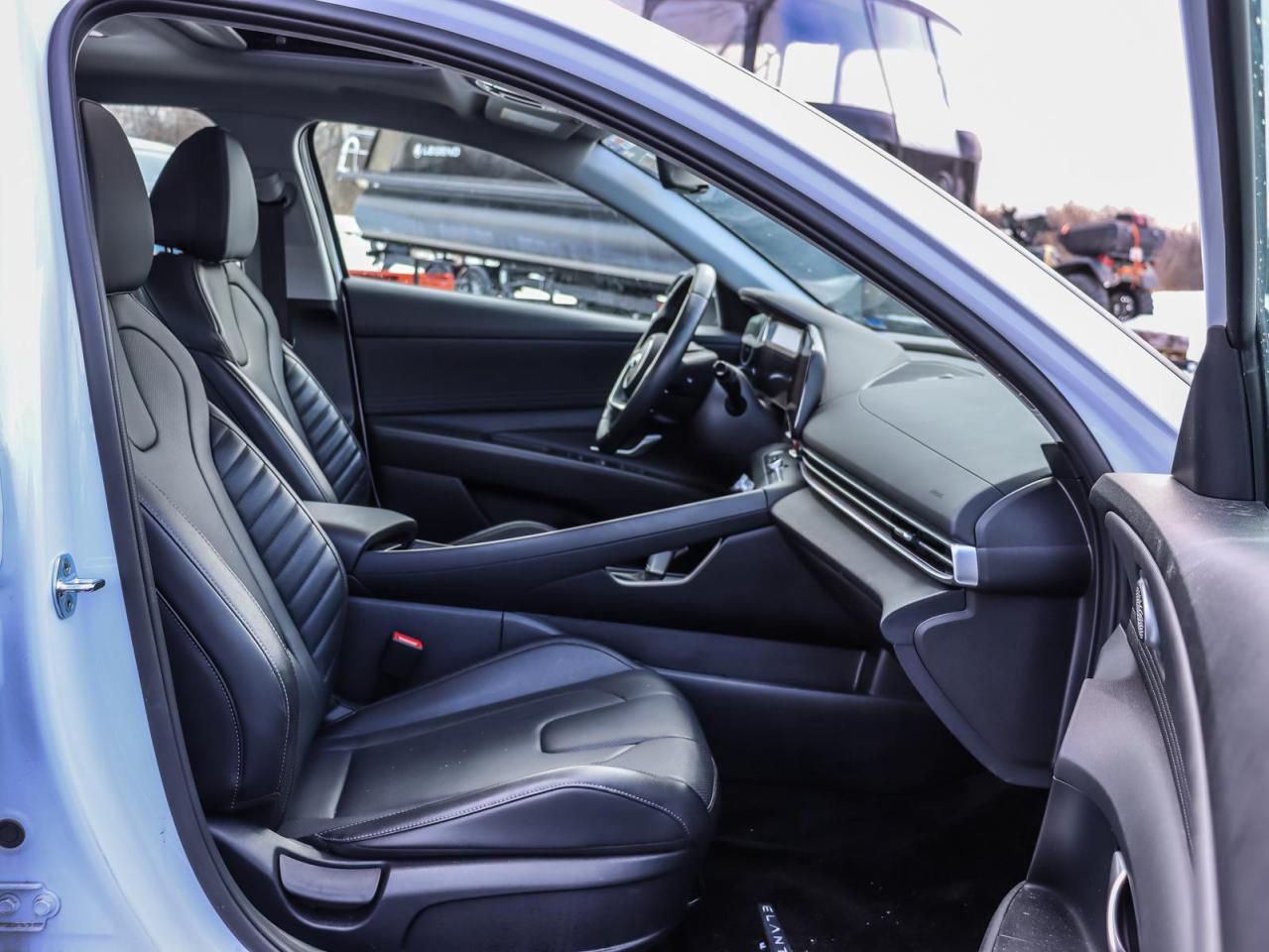 2023 Hyundai Elantra Luxury 4dr Sedan Photo