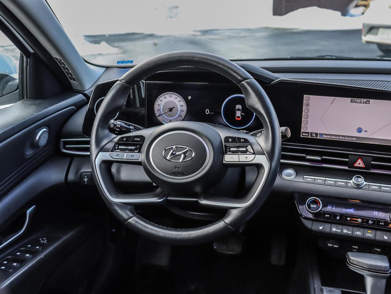 2023 Hyundai Elantra Luxury 4dr Sedan Photo